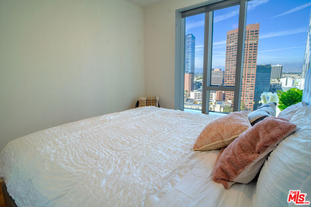 889 Francisco Street, Los Angeles CA: https://media.crmls.org/mediaz/016c8aa2-9dd5-4d65-b8df-808967d33e44.jpg