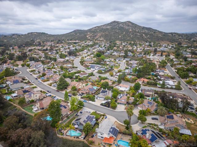 13358 Twin Circle Ct, Poway CA: https://media.crmls.org/mediaz/016cb213-4aca-454c-ab14-20b0c5d1b6f7.jpg