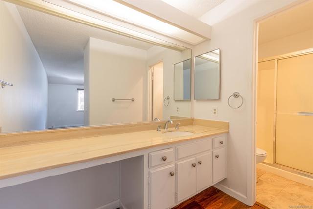 17476 Plaza Cerado, San Diego CA: https://media.crmls.org/mediaz/016de081-ef5e-4a50-95d1-a96d906f3a48.jpg