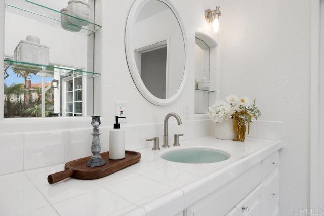 Detail Gallery Image 16 of 36 For 1583 Avenida De Los Lirios, Encinitas,  CA 92024 - 4 Beds | 3 Baths