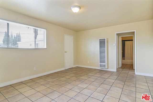 11204 S Broadway, Los Angeles CA: https://media.crmls.org/mediaz/016dfa1f-58b6-4b77-8e58-e2e9580a6370.jpg