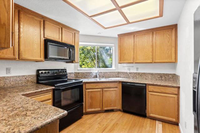 210 Commons Lane, Foster City CA: https://media.crmls.org/mediaz/016e20c7-bf33-4699-8521-b4e37499f0dd.jpg