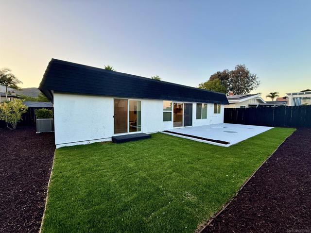 8815 Jackie Dr, San Diego CA: https://media.crmls.org/mediaz/016e6f97-f7bb-4a17-8b5c-50f897e14584.jpg