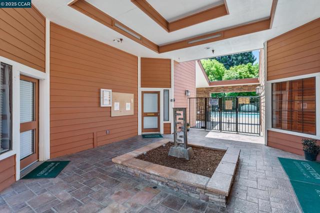 132 Eastridge Dr, San Ramon CA: https://media.crmls.org/mediaz/016ef52d-7804-497f-a27a-c1fb7564e7e5.jpg