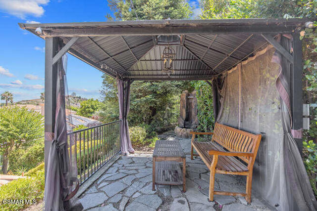 421 Whitegate Road, Thousand Oaks CA: https://media.crmls.org/mediaz/016f3349-d0d5-4515-82c7-4bee5f9c5191.jpg