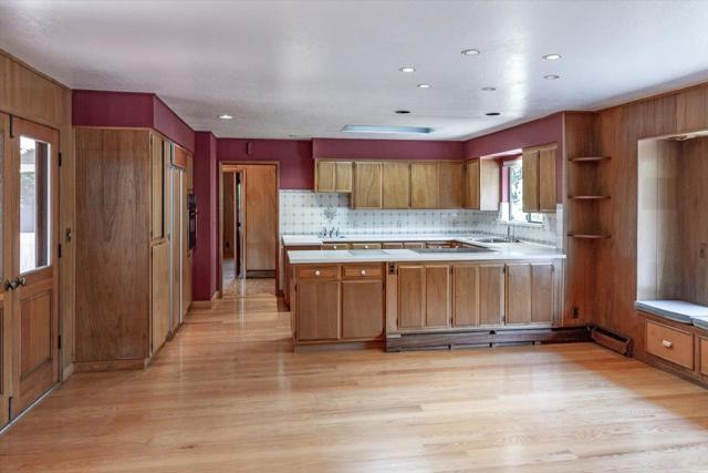 60 View Street, Los Altos CA: https://media.crmls.org/mediaz/016f6b41-eb6c-4bae-9ed7-ff07ba20b794.jpg