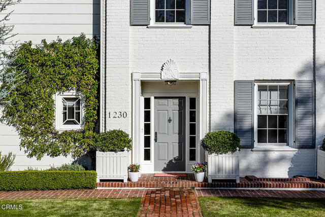 Detail Gallery Image 4 of 72 For 1230 Hillside Rd, Pasadena,  CA 91105 - 8 Beds | 6/3 Baths