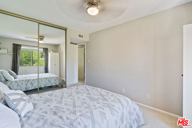 5757 Owensmouth Avenue, Woodland Hills CA: https://media.crmls.org/mediaz/016fb5c6-5bc9-4236-9347-a8f37394736f.jpg