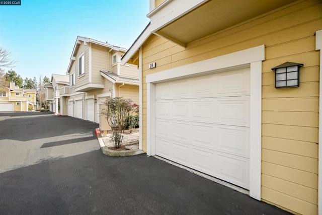 314 Skyline Dr, San Ramon CA: https://media.crmls.org/mediaz/01700933-b7ab-4784-b526-74dee18d4950.jpg