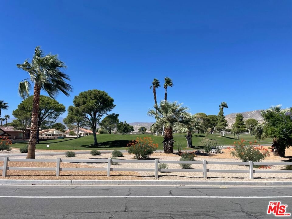 https://media.crmls.org/mediaz/01701af4-a352-46c4-9214-3cd15630228a.jpg?preset=X-Large