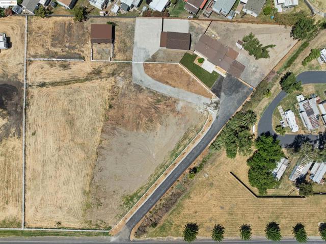 3393 Gateway Rd, Bethel Island CA: https://media.crmls.org/mediaz/0170c191-0a4e-4e7b-b220-1b28a8bef402.jpg