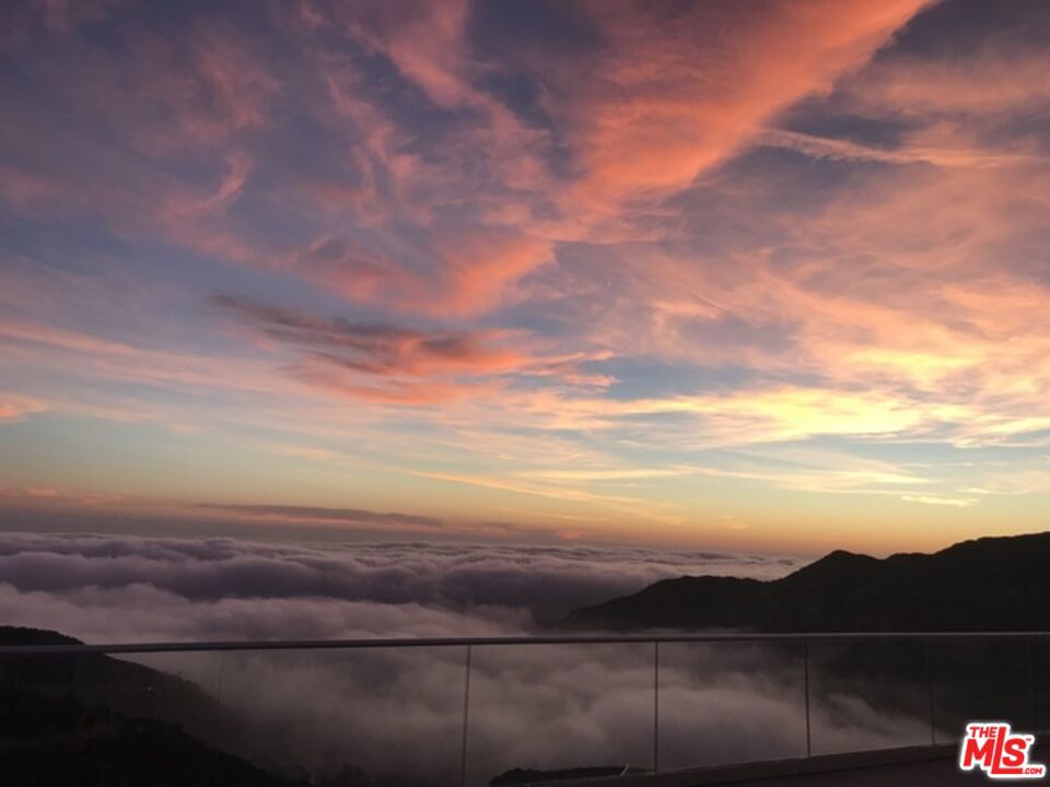 https://media.crmls.org/mediaz/01710465-345f-4b25-85d0-5594d1cf40db.jpg?preset=X-Large