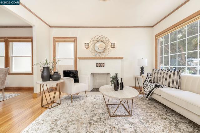 837 San Carlos Ave, Albany CA: https://media.crmls.org/mediaz/01714a67-2eaa-4d3f-801c-9ba8f28494f3.jpg