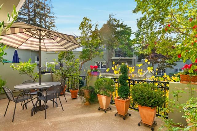 20 Willow Road, Menlo Park CA: https://media.crmls.org/mediaz/0171862f-ca2b-4f1b-ab6c-360c75f539e5.jpg