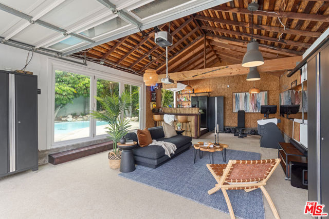 8044 Cowan Avenue, Los Angeles CA: https://media.crmls.org/mediaz/01723d87-d61b-48f6-8b02-e85f6d7ce136.jpg