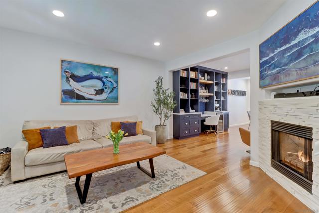 946 Camino De La Reina, San Diego CA: https://media.crmls.org/mediaz/01725a51-abcd-4be3-9cea-94259e0b2e68.jpg