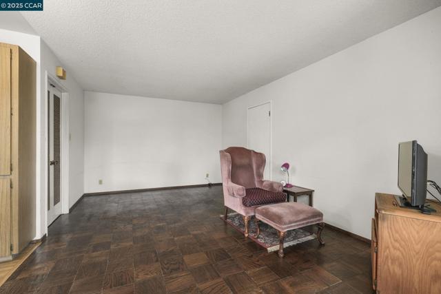 2054 Newton Way, Concord CA: https://media.crmls.org/mediaz/017268e4-0786-40c8-8c0e-e47bf7968200.jpg