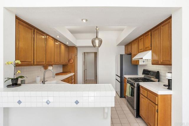 1265 Camino Lorado, San Marcos CA: https://media.crmls.org/mediaz/01727a95-bdab-478d-8abb-90adfc0e580c.jpg