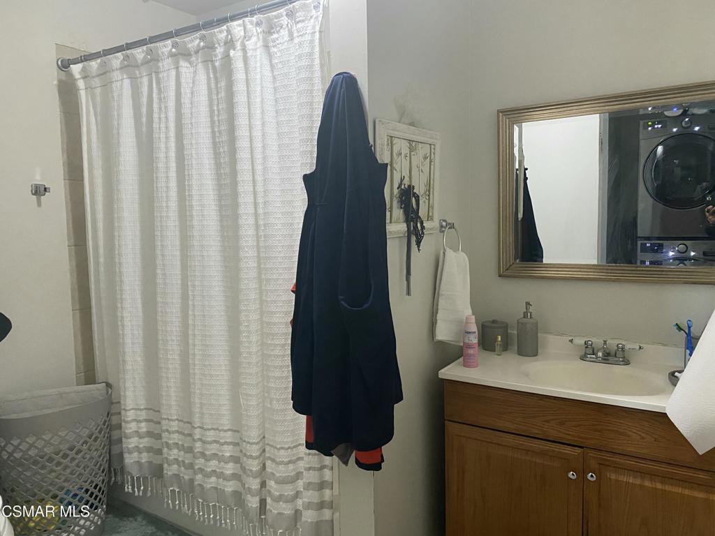 https://media.crmls.org/mediaz/0172b939-f2c5-4e20-9e9f-52a4d3c9b174.jpg?preset=X-Large
