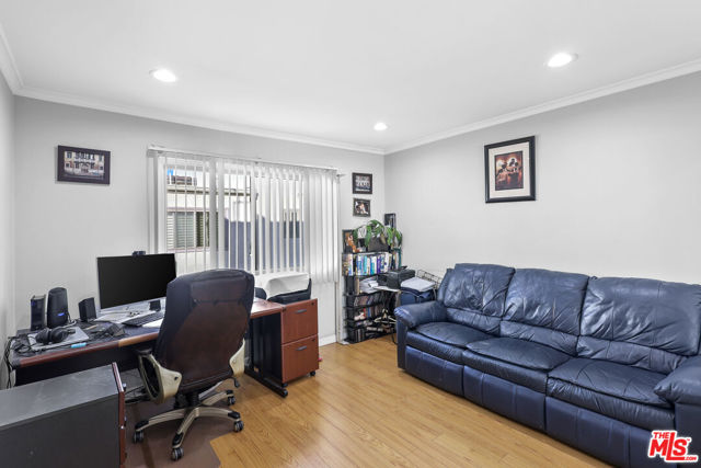 6213 Randi Avenue, Woodland Hills CA: https://media.crmls.org/mediaz/0172d726-7a8b-406b-ae85-538efb8e49d8.jpg