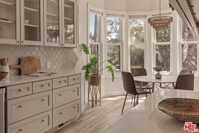 571 N Cahuenga Boulevard, Los Angeles CA: https://media.crmls.org/mediaz/01730747-0aea-47d4-989b-bf22e6834a53.jpg