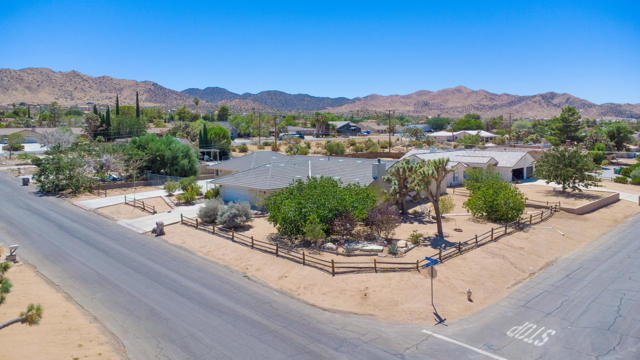8582 Frontera Avenue, Yucca Valley CA: https://media.crmls.org/mediaz/0173603f-aee1-47f8-9bd9-9d3afe1403ca.jpg