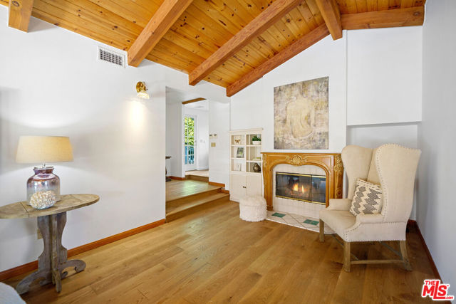 33269 Mulholland Highway, Malibu CA: https://media.crmls.org/mediaz/0173ece7-5caa-47b3-8e03-b68a06b8cab3.jpg