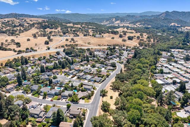 14530 De Anza Court, Morgan Hill CA: https://media.crmls.org/mediaz/01740612-9559-4d74-8920-ac75c1ca865b.jpg
