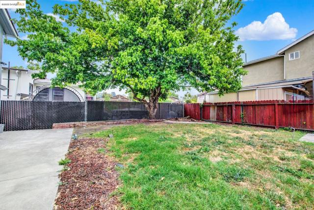 2524 Parker Ave, Oakland CA: https://media.crmls.org/mediaz/0174222a-fdde-4f8f-a479-12594bd87735.jpg