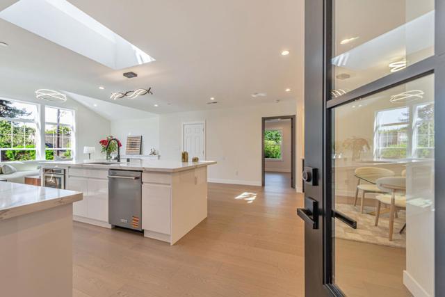 529 Hobart Avenue, San Mateo CA: https://media.crmls.org/mediaz/01745f38-8585-4df9-8b28-4ef9b6ebbb9f.jpg