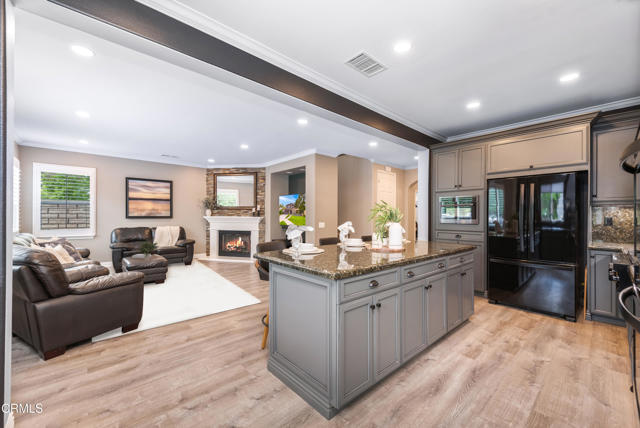 321 Town Forest Court, Camarillo CA: https://media.crmls.org/mediaz/01751053-fe17-4aca-a8f0-68403bb49ef4.jpg