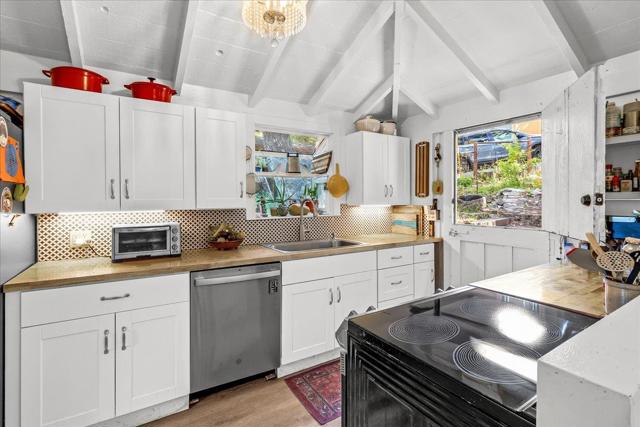 134 El Hermorro, Carmel Valley CA: https://media.crmls.org/mediaz/0175e936-68f0-4fb4-9d44-62c657acff1a.jpg