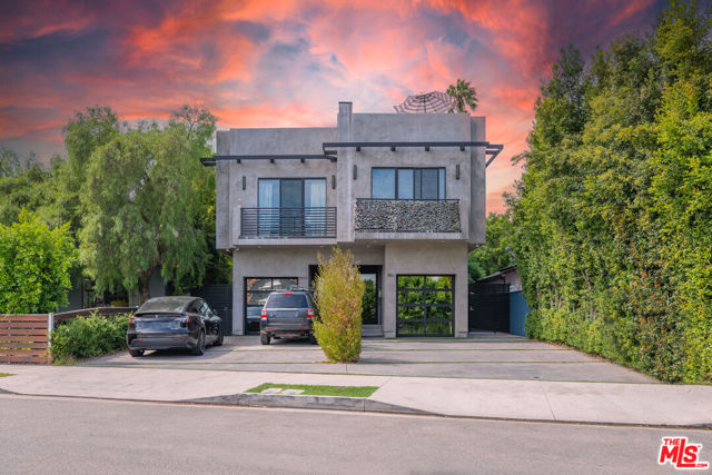 1903 S Bedford Street, Los Angeles CA: https://media.crmls.org/mediaz/01764361-b9bf-4b69-b527-0f0c01e3e2ca.jpg