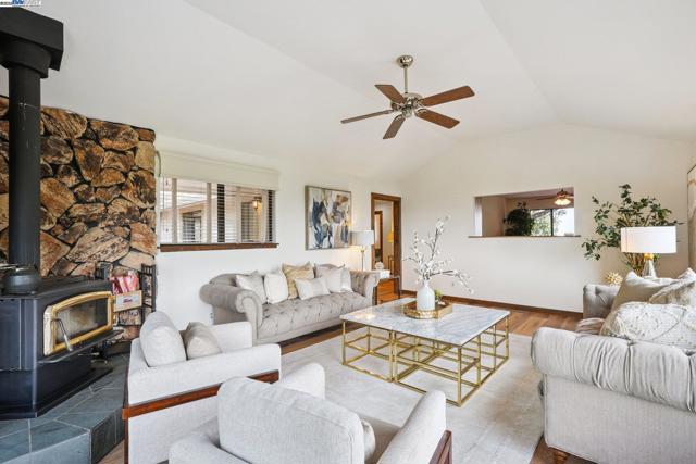 23762 Hutchinson Rd, Los Gatos CA: https://media.crmls.org/mediaz/01764809-3397-4b45-bad8-bc2798e9691f.jpg