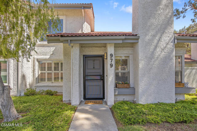 979 Quarterhorse Lane, Oak Park CA: https://media.crmls.org/mediaz/017693ba-a1b3-4ed7-ae57-dd0aaf57a896.jpg