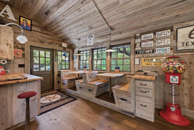 161 Primrose Way, Palo Alto CA: https://media.crmls.org/mediaz/0176b030-b7bb-436c-949b-58be17d03258.jpg