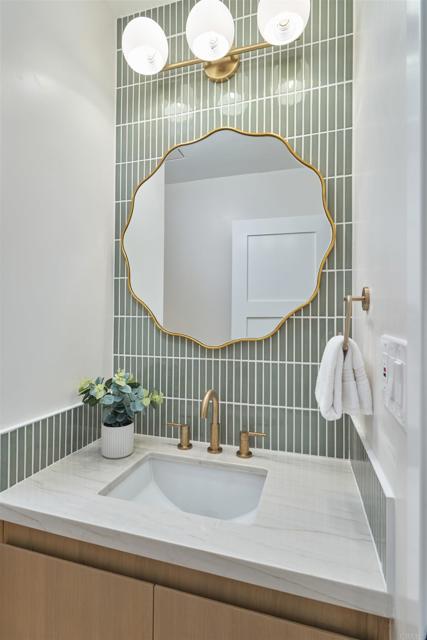 Detail Gallery Image 13 of 47 For 2465 Garfield St, Carlsbad,  CA 92008 - 4 Beds | 4/2 Baths