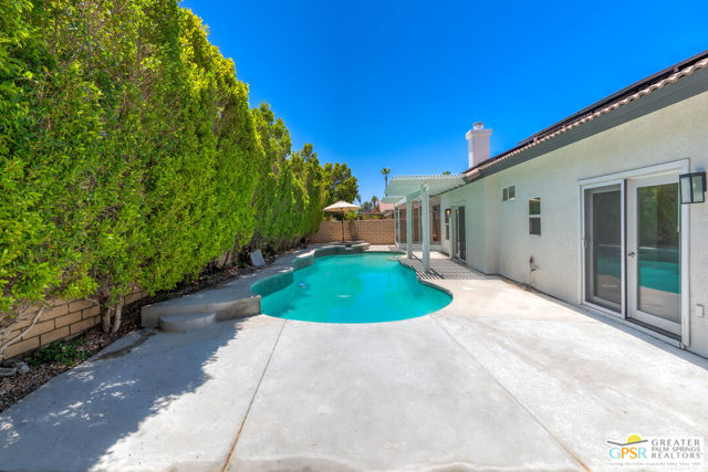 2220 N Paseo De Anza, Palm Springs CA: https://media.crmls.org/mediaz/0176fa1d-930e-433f-9aa6-4f470de1cfc3.jpg