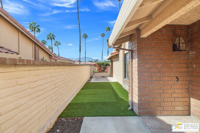 6 Joya Drive, Palm Desert CA: https://media.crmls.org/mediaz/0176fbda-a236-4d65-a2ed-3d41dcb22c03.jpg