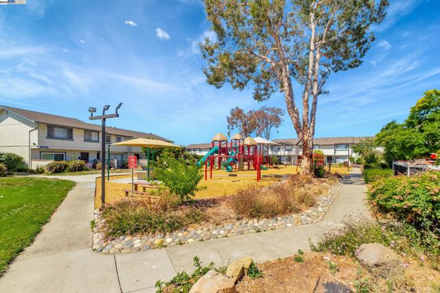 4312 Solano Way, Union City CA: https://media.crmls.org/mediaz/01780519-d978-4c10-affb-9d26bd0f0409.jpg