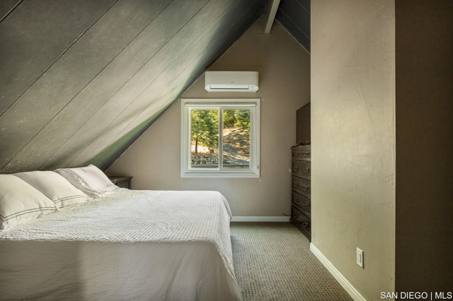 147 State Highway 173, Lake Arrowhead CA: https://media.crmls.org/mediaz/01780e5d-3315-4cb4-9fa5-23d59ebe6245.jpg