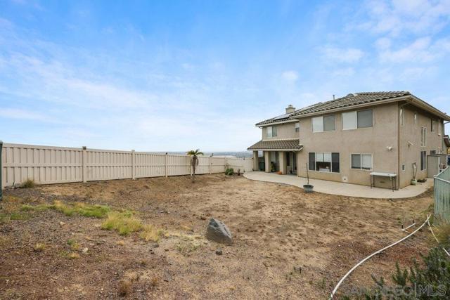 2176 Pointe Pkwy, Spring Valley CA: https://media.crmls.org/mediaz/0178d185-bc0f-4021-93ac-836ac5b56221.jpg