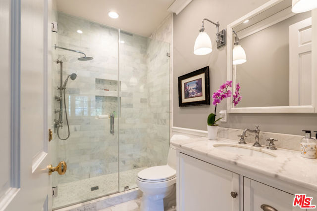 12555 The Vista, Los Angeles CA: https://media.crmls.org/mediaz/01792153-4aec-4a09-b0d3-2b791e8905d9.jpg