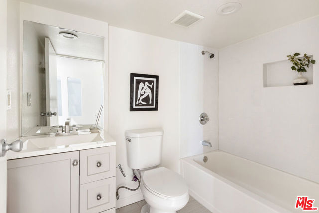 4876 Eldred Street, Los Angeles CA: https://media.crmls.org/mediaz/0179c5ed-89c8-4a73-9401-7c62723ebf45.jpg