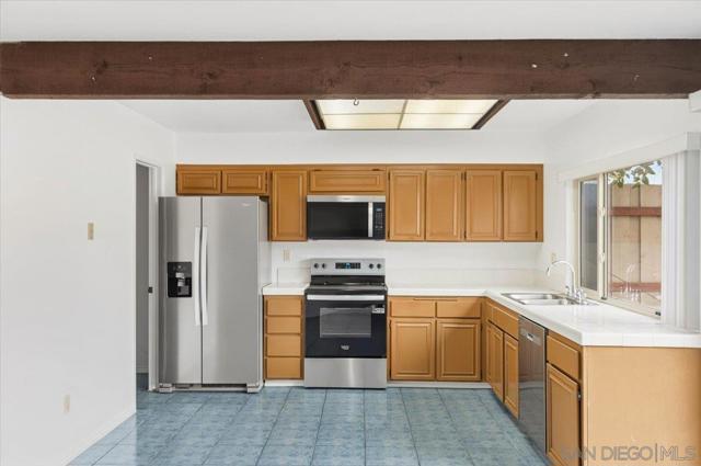 1444 Eagle Peak Ct., Chula Vista CA: https://media.crmls.org/mediaz/0179f896-5a6c-4907-b6c8-2c645131bbad.jpg