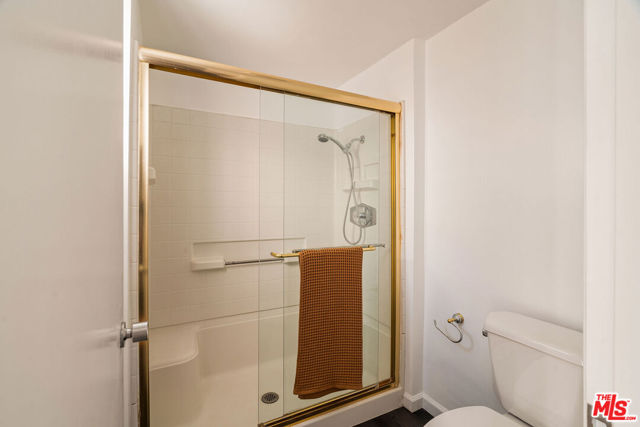 11752 Bellagio Road, Los Angeles CA: https://media.crmls.org/mediaz/017a4aed-8dc8-49ce-af2f-f2b7c838fb2a.jpg