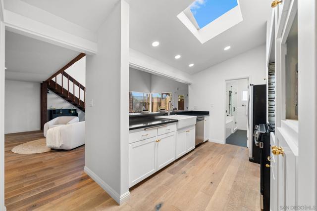 5370 Redding Rd, San Diego CA: https://media.crmls.org/mediaz/017a5bea-ea5d-4d1a-984d-11bcec294e77.jpg