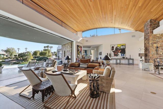 102 Waterford Circle, Rancho Mirage CA: https://media.crmls.org/mediaz/017a6126-a8ce-461a-9703-55b1a631a3e2.jpg