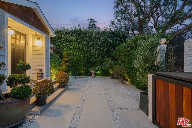 Image 18 of 22 For 806 Crescent Heights Boulevard