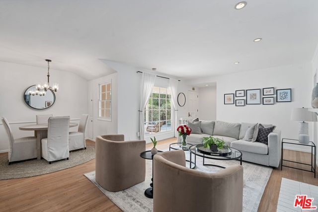 11319 Rose Avenue, Los Angeles CA: https://media.crmls.org/mediaz/017ac734-76aa-434d-8115-7d2273148559.jpg